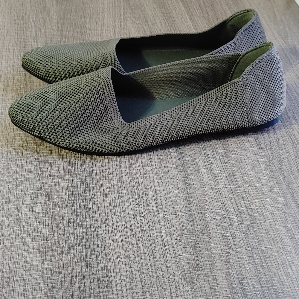 Green pointed shoe flats